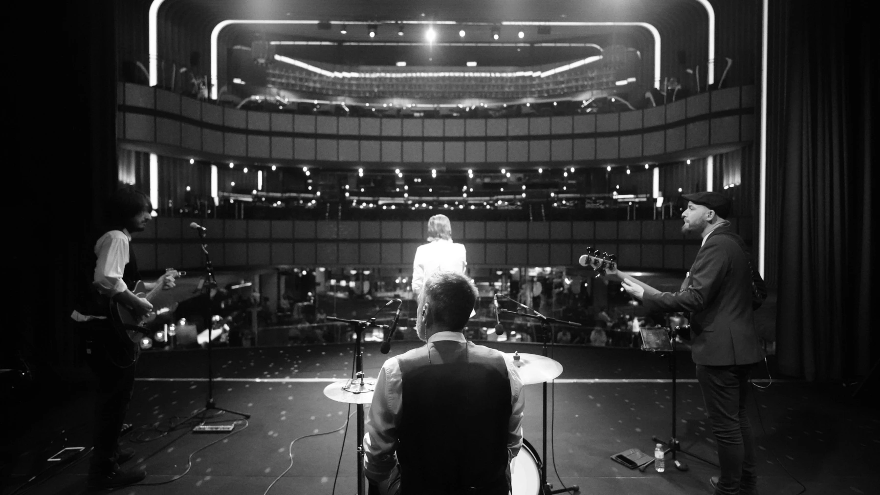 Banda tocando en directo durante la emisión para Banco Santander y Spotify